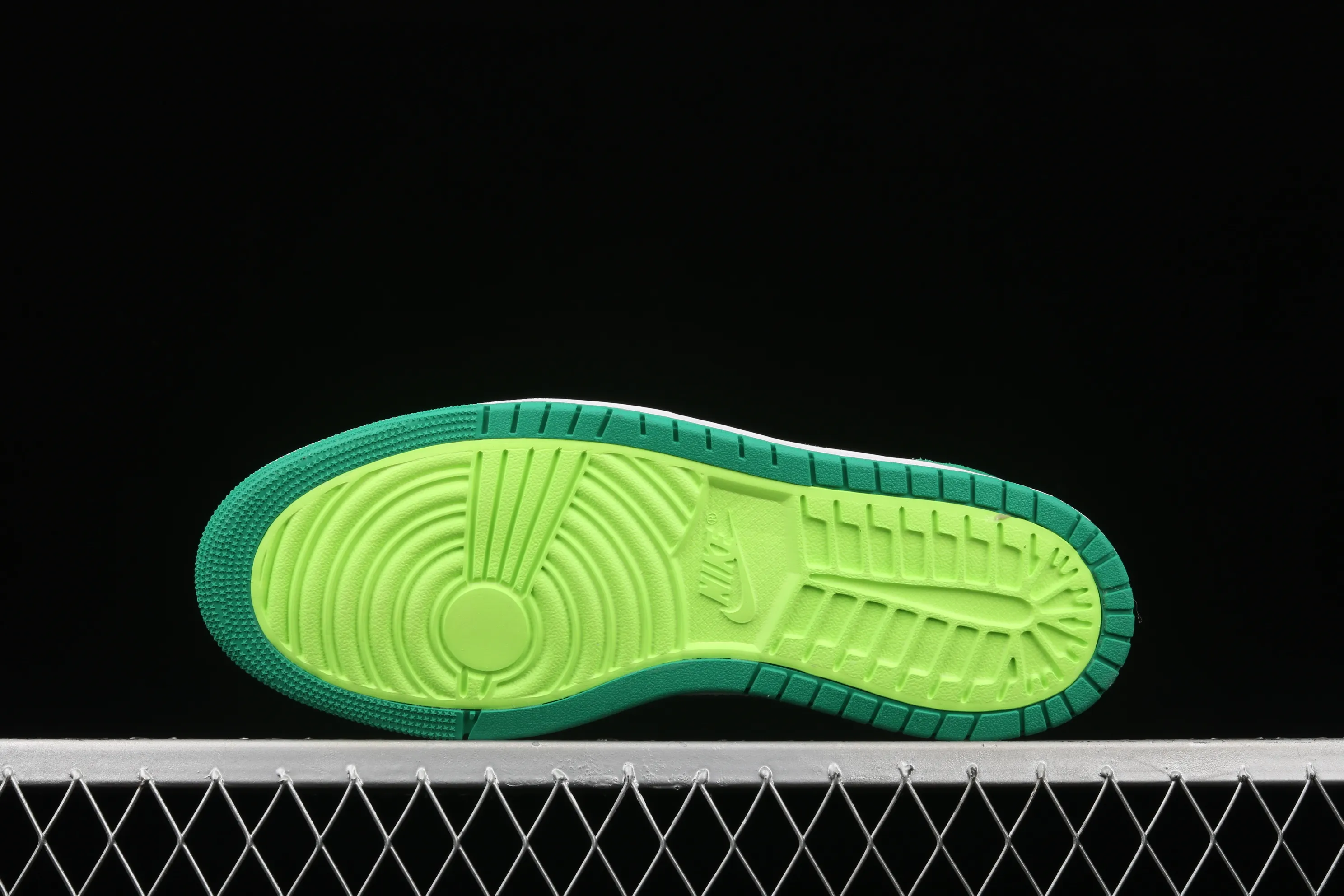 All categories Air Jordan Jordan series basketball shoes Air Jordan 1 High G version Air Jordan 1 Zoom CMFT "Stadium Green" AJ1 Joe 1 white and green stitching CT0978-300